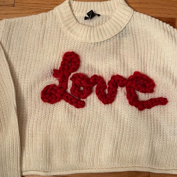 Hand embroidered Love sweater - Picture 1 of 4